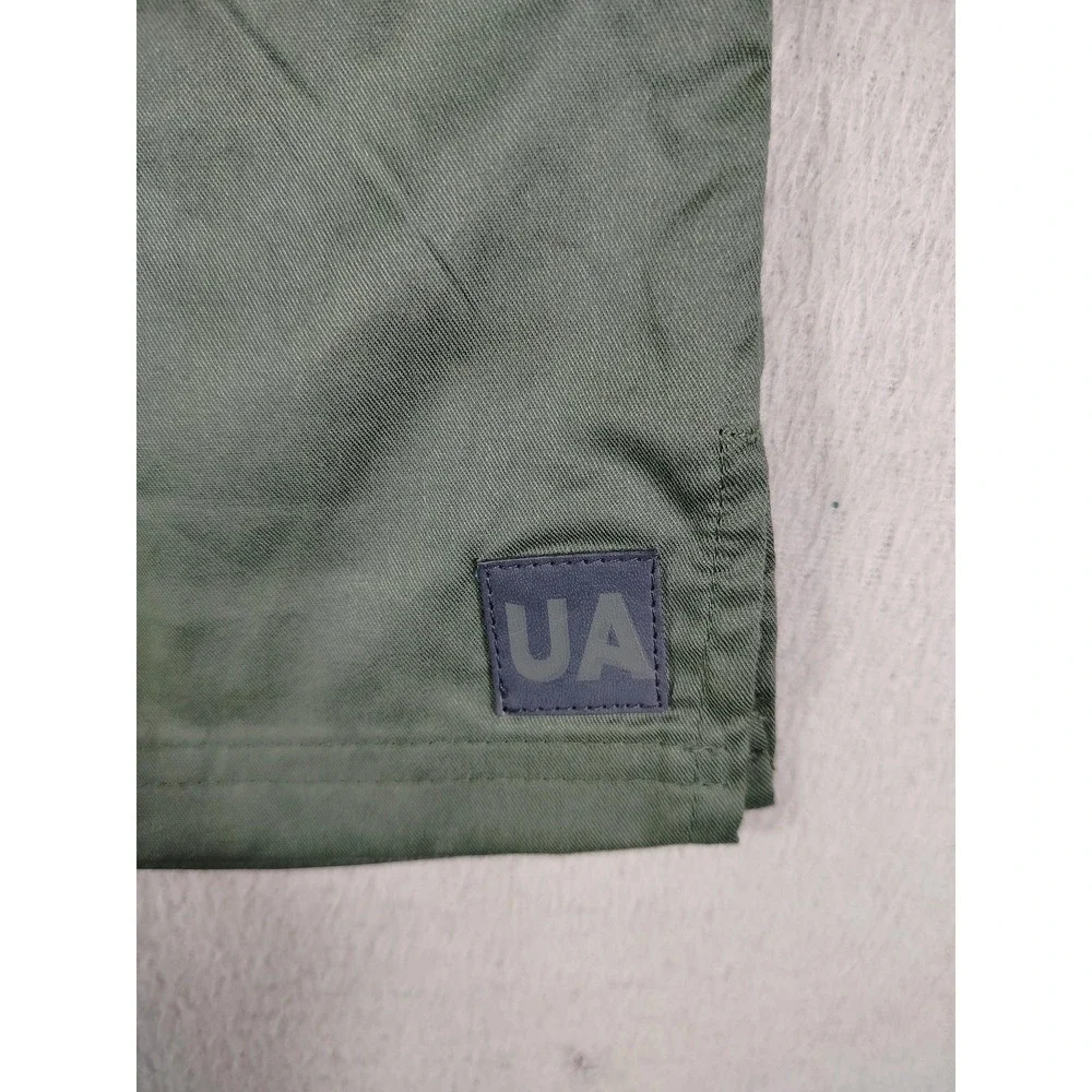 UA Butter-Soft Scrub Top Mens Medium Green V Neck Texas Health Hospital Nurse ER